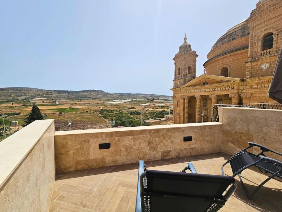 Scenic Views - A Stylish Getaway In *